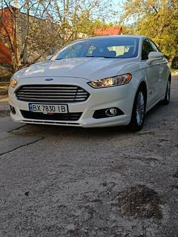 Белый Форд Фьюжн, объемом двигателя 2 л и пробегом 230 тыс. км за 14000 $, фото 1 на Automoto.ua