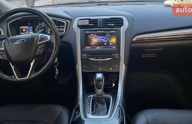 Білий Форд Фьюжен, об'ємом двигуна 2 л та пробігом 220 тис. км за 9300 $, фото 7 на Automoto.ua