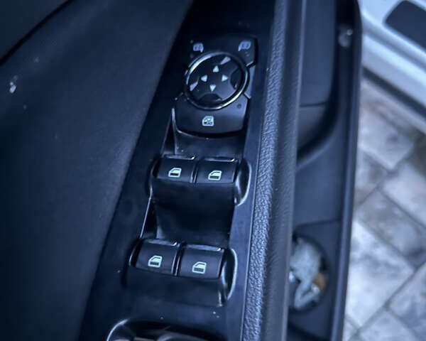 Форд Фьюжн 2013 в Ровно на Automoto.ua Белый Форд Фьюжн, объемом двигателя 1.6 л и пробегом 179 тыс. км за 8300 $, фото 8 на Automoto.ua