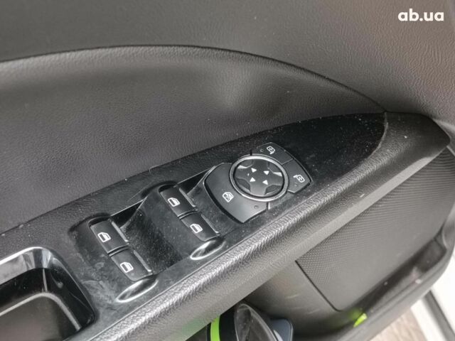 Білий Форд Фьюжен, об'ємом двигуна 1.5 л та пробігом 137 тис. км за 8690 $, фото 14 на Automoto.ua