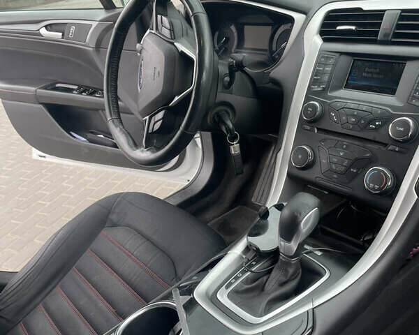 Белый Форд Фьюжн, объемом двигателя 2 л и пробегом 139 тыс. км за 9900 $, фото 12 на Automoto.ua