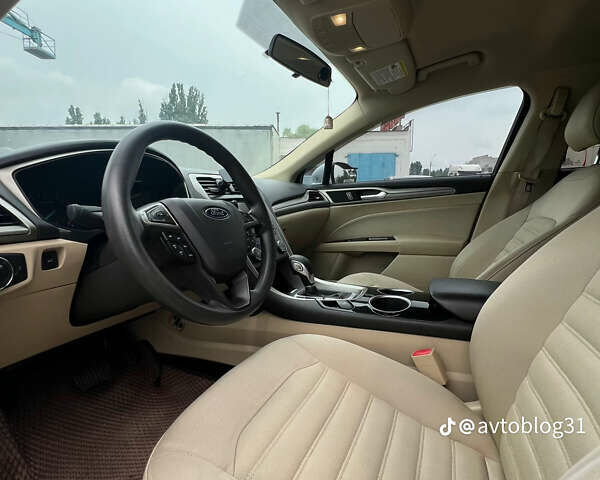 Белый Форд Фьюжн, объемом двигателя 2.5 л и пробегом 246 тыс. км за 7700 $, фото 7 на Automoto.ua