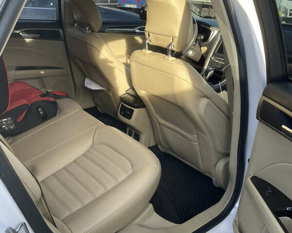 Белый Форд Фьюжн, объемом двигателя 2 л и пробегом 210 тыс. км за 12500 $, фото 7 на Automoto.ua