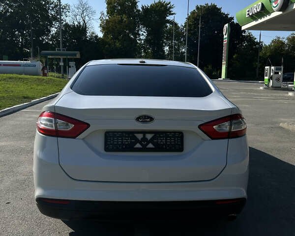 Белый Форд Фьюжн, объемом двигателя 2.5 л и пробегом 185 тыс. км за 8500 $, фото 4 на Automoto.ua