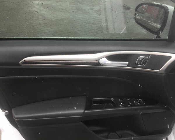 Белый Форд Фьюжн, объемом двигателя 2 л и пробегом 240 тыс. км за 9999 $, фото 7 на Automoto.ua