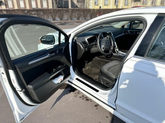 Белый Форд Фьюжн, объемом двигателя 2.5 л и пробегом 101 тыс. км за 10000 $, фото 9 на Automoto.ua