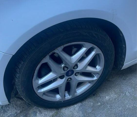 Белый Форд Фьюжн, объемом двигателя 1.6 л и пробегом 240 тыс. км за 8500 $, фото 3 на Automoto.ua