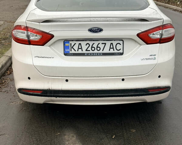 Білий Форд Фьюжен, об'ємом двигуна 2 л та пробігом 200 тис. км за 10500 $, фото 2 на Automoto.ua