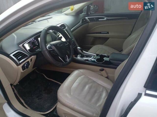 Білий Форд Фьюжен, об'ємом двигуна 2 л та пробігом 163 тис. км за 10700 $, фото 3 на Automoto.ua