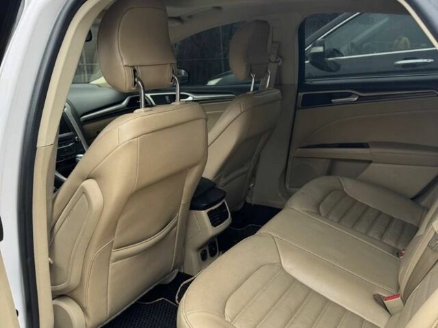 Белый Форд Фьюжн, объемом двигателя 2 л и пробегом 200 тыс. км за 10500 $, фото 3 на Automoto.ua