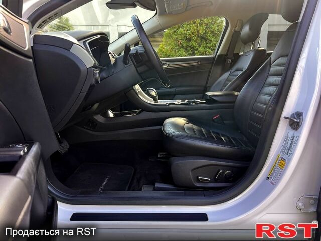 Форд Фьюжн 2013 в Киеве на Automoto.ua Белый Форд Фьюжн, объемом двигателя 2 л и пробегом 179 тыс. км за 10999 $, фото 6 на Automoto.ua