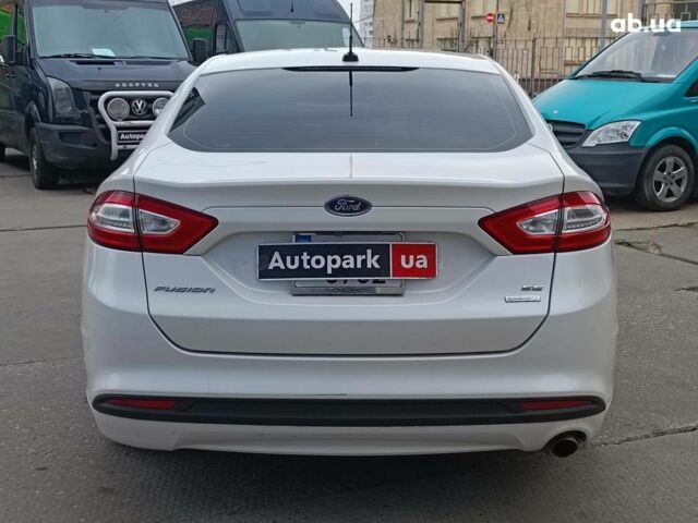Білий Форд Фьюжен, об'ємом двигуна 1.5 л та пробігом 137 тис. км за 8690 $, фото 4 на Automoto.ua