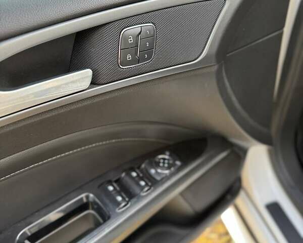 Білий Форд Фьюжен, об'ємом двигуна 2 л та пробігом 157 тис. км за 10999 $, фото 11 на Automoto.ua