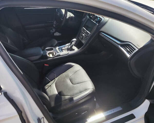 Белый Форд Фьюжн, объемом двигателя 2 л и пробегом 190 тыс. км за 9200 $, фото 2 на Automoto.ua