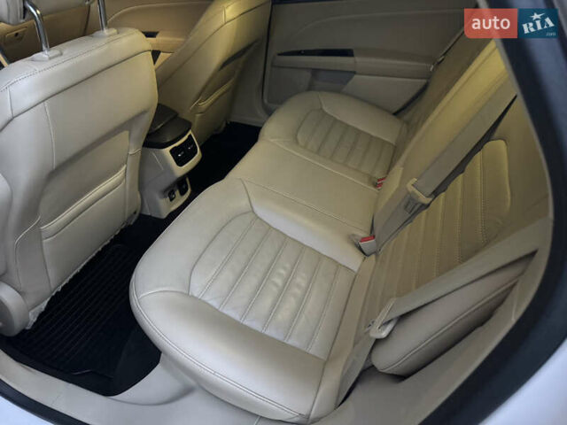 Белый Форд Фьюжн, объемом двигателя 2 л и пробегом 122 тыс. км за 11900 $, фото 9 на Automoto.ua