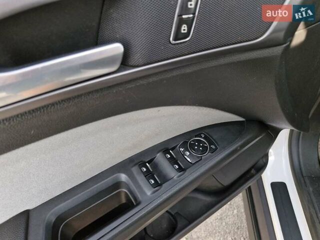 Форд Фьюжн 2013 в Николаеве на Automoto.ua Белый Форд Фьюжн, объемом двигателя 2.49 л и пробегом 181 тыс. км за 9999 $, фото 16 на Automoto.ua