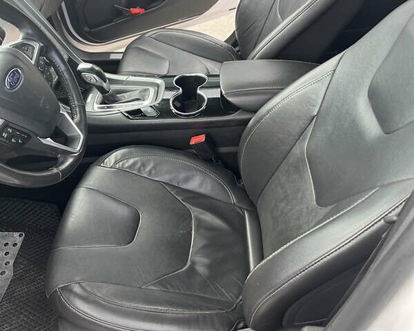 Белый Форд Фьюжн, объемом двигателя 2 л и пробегом 214 тыс. км за 10400 $, фото 8 на Automoto.ua