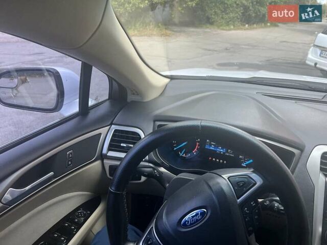 Форд Фьюжн 2013 в Киеве на Automoto.ua Белый Форд Фьюжн, объемом двигателя 2.49 л и пробегом 247 тыс. км за 9100 $, фото 12 на Automoto.ua