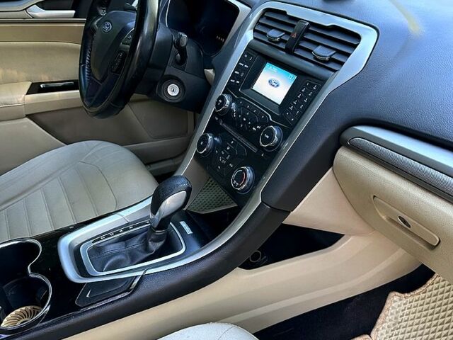Форд Фьюжн 2013 в Харькове на Automoto.ua Белый Форд Фьюжн, объемом двигателя 2.5 л и пробегом 181 тыс. км за 9600 $, фото 4 на Automoto.ua