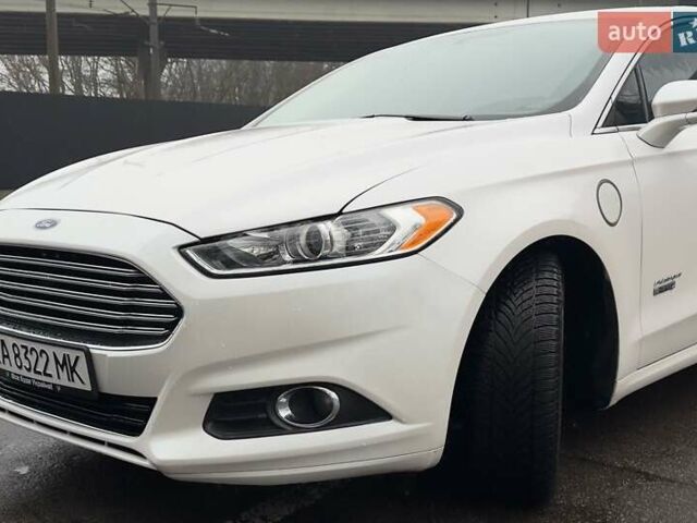 Белый Форд Фьюжн, объемом двигателя 2 л и пробегом 220 тыс. км за 11700 $, фото 3 на Automoto.ua