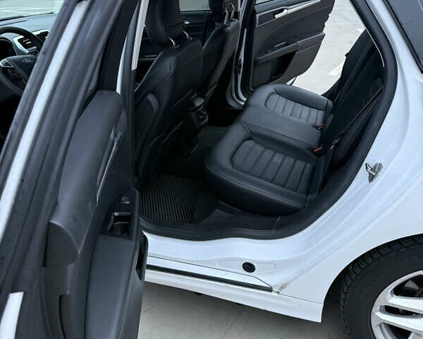 Білий Форд Фьюжен, об'ємом двигуна 2.5 л та пробігом 184 тис. км за 10500 $, фото 10 на Automoto.ua