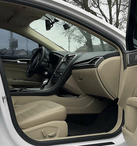 Белый Форд Фьюжн, объемом двигателя 2 л и пробегом 220 тыс. км за 11700 $, фото 14 на Automoto.ua