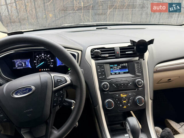 Білий Форд Фьюжен, об'ємом двигуна 2 л та пробігом 200 тис. км за 10500 $, фото 7 на Automoto.ua