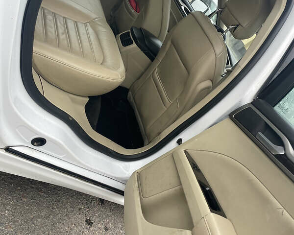 Белый Форд Фьюжн, объемом двигателя 1.6 л и пробегом 290 тыс. км за 8500 $, фото 3 на Automoto.ua