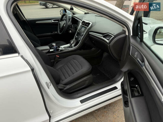 Белый Форд Фьюжн, объемом двигателя 2 л и пробегом 210 тыс. км за 10699 $, фото 12 на Automoto.ua