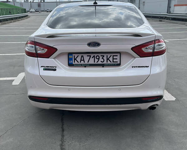 Белый Форд Фьюжн, объемом двигателя 2 л и пробегом 214 тыс. км за 10400 $, фото 5 на Automoto.ua