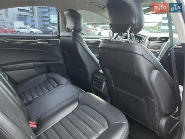 Белый Форд Фьюжн, объемом двигателя 2 л и пробегом 170 тыс. км за 10950 $, фото 4 на Automoto.ua