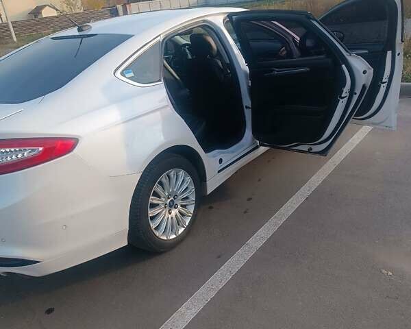 Белый Форд Фьюжн, объемом двигателя 2 л и пробегом 254 тыс. км за 11900 $, фото 20 на Automoto.ua