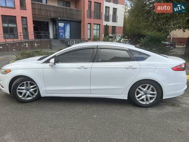 Форд Фьюжн 2013 в Киеве на Automoto.ua Белый Форд Фьюжн, объемом двигателя 2.49 л и пробегом 247 тыс. км за 9100 $, фото 2 на Automoto.ua