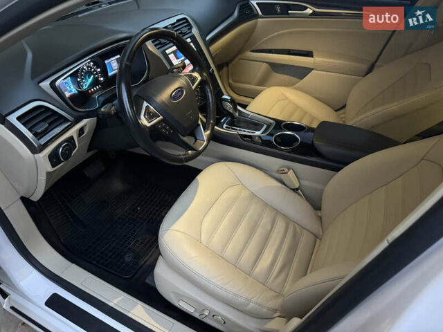 Белый Форд Фьюжн, объемом двигателя 2 л и пробегом 122 тыс. км за 11900 $, фото 6 на Automoto.ua
