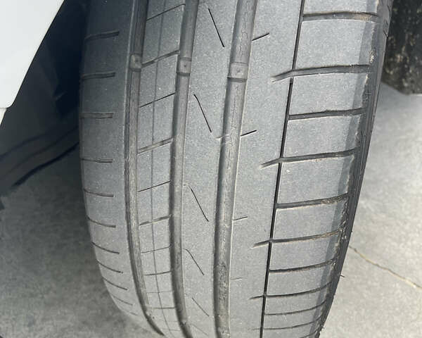 Форд Фьюжен 2013 у Києві на Automoto.ua Білий Форд Фьюжен, об'ємом двигуна 2 л та пробігом 214 тис. км за 10900 $, фото 4 на Automoto.ua