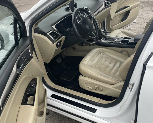 Белый Форд Фьюжн, объемом двигателя 1.6 л и пробегом 290 тыс. км за 8500 $, фото 10 на Automoto.ua