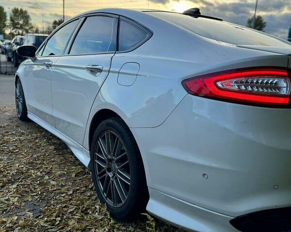 Білий Форд Фьюжен, об'ємом двигуна 2 л та пробігом 157 тис. км за 10999 $, фото 3 на Automoto.ua