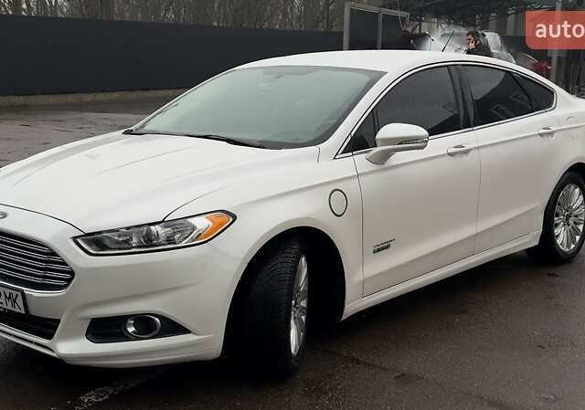 Белый Форд Фьюжн, объемом двигателя 2 л и пробегом 220 тыс. км за 11700 $, фото 1 на Automoto.ua