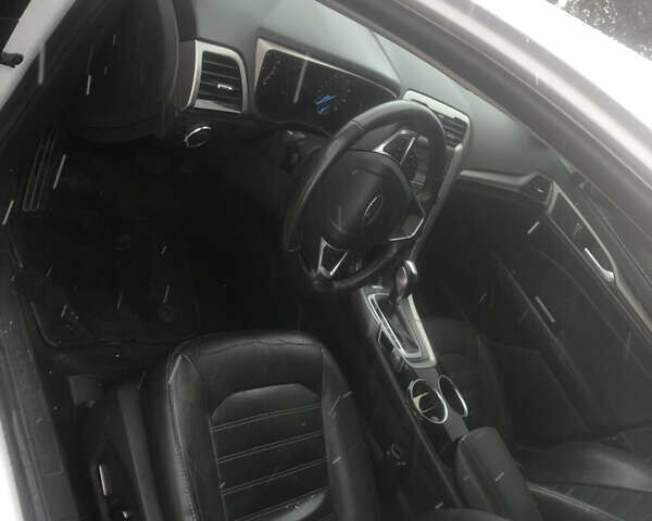 Белый Форд Фьюжн, объемом двигателя 2 л и пробегом 240 тыс. км за 9999 $, фото 6 на Automoto.ua