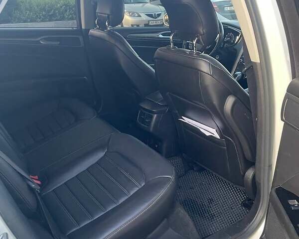 Білий Форд Фьюжен, об'ємом двигуна 2 л та пробігом 220 тис. км за 9300 $, фото 4 на Automoto.ua