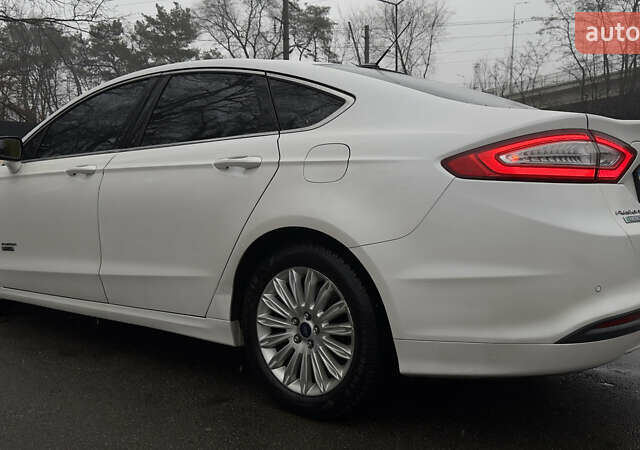 Белый Форд Фьюжн, объемом двигателя 2 л и пробегом 220 тыс. км за 11700 $, фото 5 на Automoto.ua