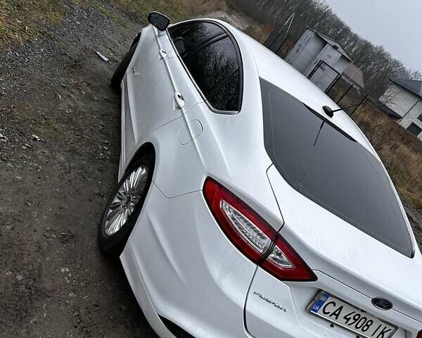 Белый Форд Фьюжн, объемом двигателя 2 л и пробегом 199 тыс. км за 13000 $, фото 3 на Automoto.ua