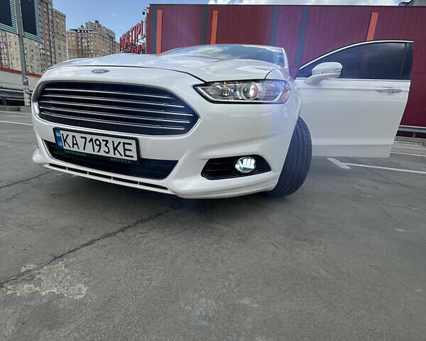 Белый Форд Фьюжн, объемом двигателя 2 л и пробегом 214 тыс. км за 10400 $, фото 3 на Automoto.ua