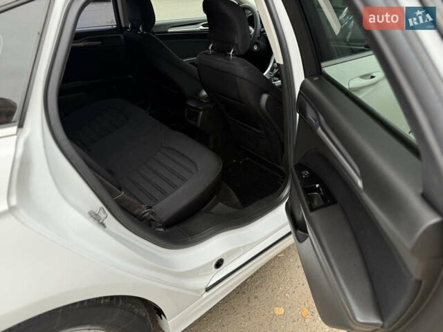 Белый Форд Фьюжн, объемом двигателя 2 л и пробегом 210 тыс. км за 10699 $, фото 11 на Automoto.ua