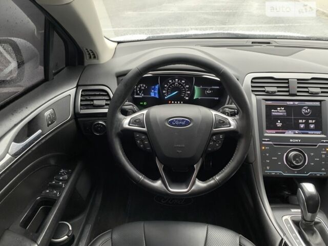 Белый Форд Фьюжн, объемом двигателя 2 л и пробегом 255 тыс. км за 10000 $, фото 6 на Automoto.ua