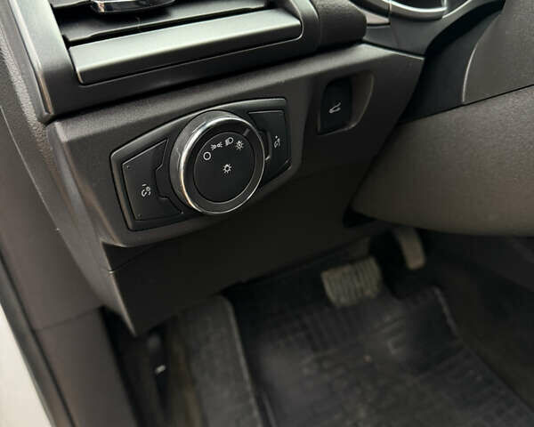 Белый Форд Фьюжн, объемом двигателя 2 л и пробегом 210 тыс. км за 10699 $, фото 9 на Automoto.ua