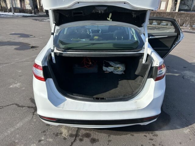 Белый Форд Фьюжн, объемом двигателя 2.5 л и пробегом 101 тыс. км за 10000 $, фото 18 на Automoto.ua