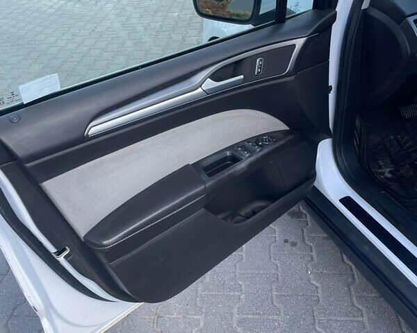 Белый Форд Фьюжн, объемом двигателя 2.49 л и пробегом 230 тыс. км за 7700 $, фото 24 на Automoto.ua