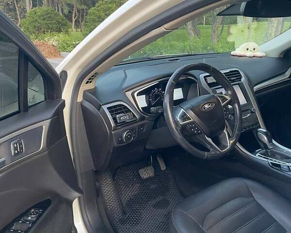 Білий Форд Фьюжен, об'ємом двигуна 2 л та пробігом 220 тис. км за 9300 $, фото 3 на Automoto.ua