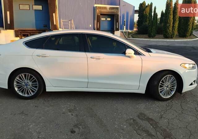 Білий Форд Фьюжен, об'ємом двигуна 2 л та пробігом 245 тис. км за 9200 $, фото 4 на Automoto.ua